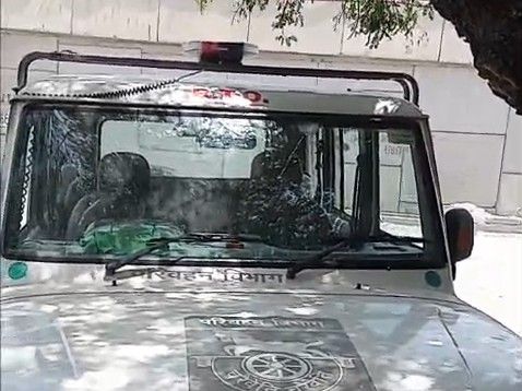 Attack during checking of overloaded vehicle, vehicle glass broken ...