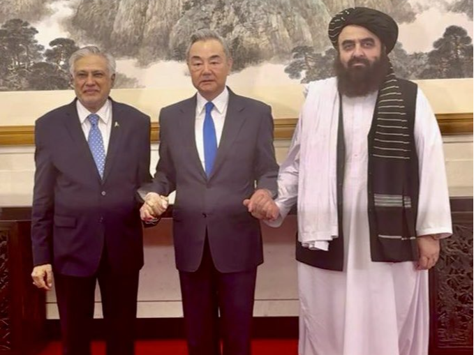 China Pakistan Afghanistan CPEC Corridor Deal Update | Taliban | पाकिस्तान से अफगानिस्तान तक सड़क बनाएगा चीन: विदेश मंत्रियों की बैठक में सहमति बनी; अभी शिंजियांग से ग्वादर पोर्ट तक है CPEC प्रोजेक्ट