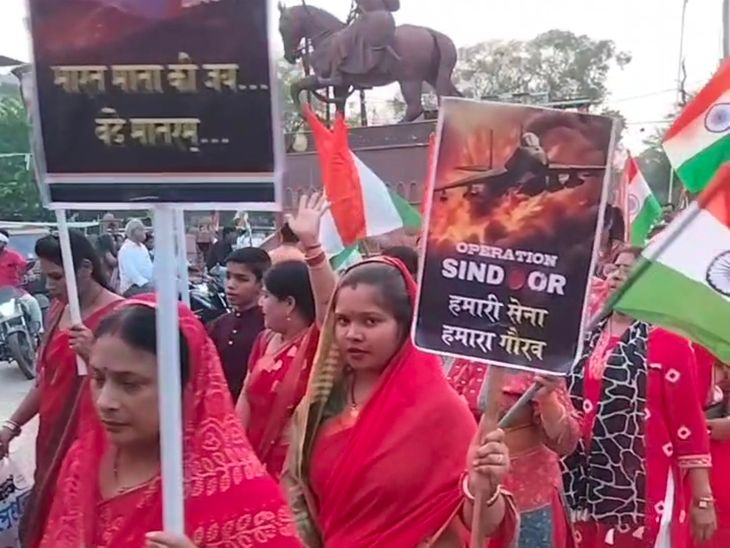 A vibrant Tiranga Yatra in MP Sidhi celebrates the successful completion of Operation Sindoor.  Patriotic citizens display the Indian flag with pride.