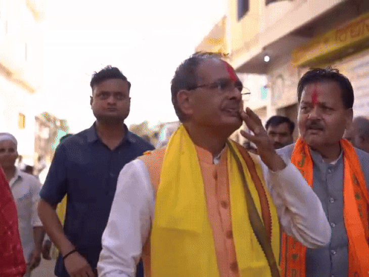Madhya Pradesh CM Shivraj Singh Chouhan's extensive Vidisha Padayatra covers 25km each day.  A picture of his long journey.