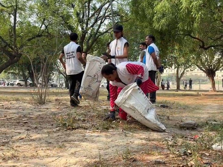 More than 100 youths engaged in cleanliness campaign