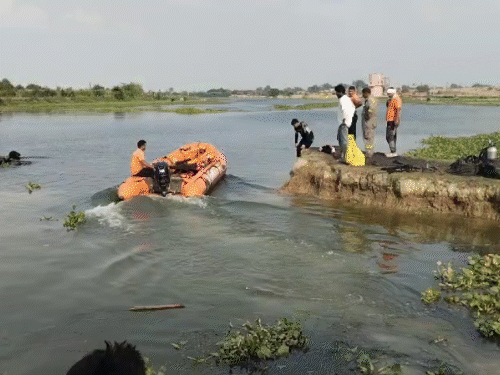 A boy who went to take bath with his friends drowned in Gomti river