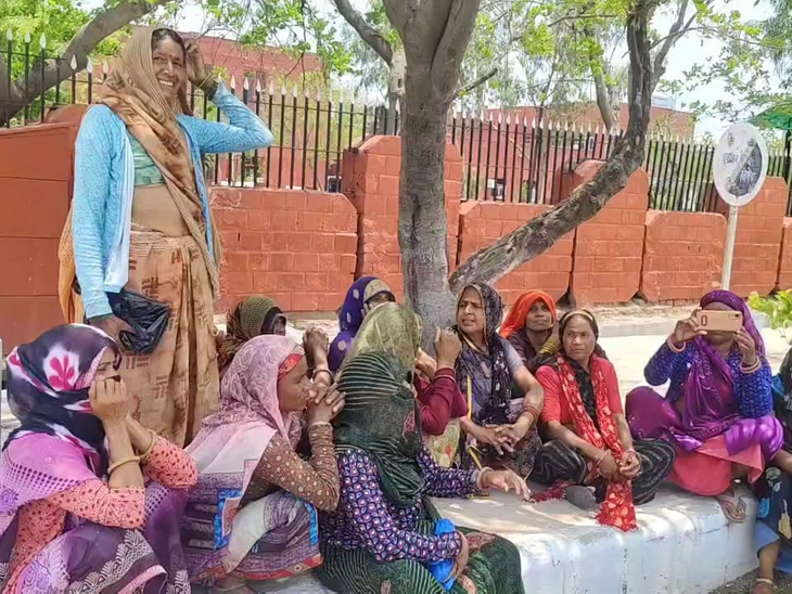Women reached the collectorate to complain against the sarpanch halaina ...