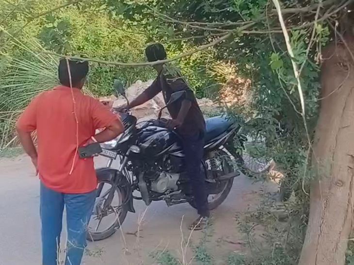 The bike lost control and overturned in Kheer