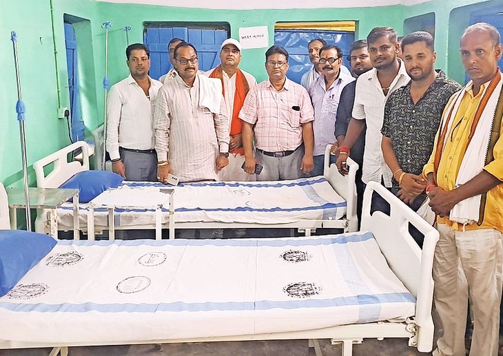 Modern beds given to PHC in memory of Chitra Mohan Jha