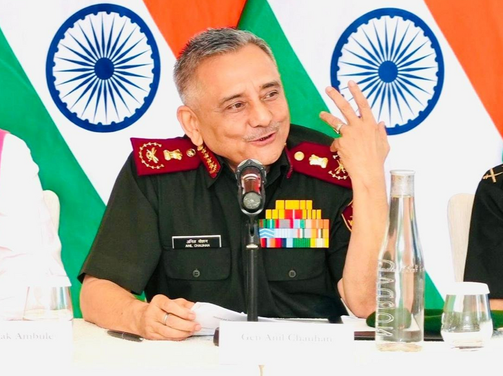 CDS Anil Chauhan address Singapore’s Shangri La Dialogue | CDS चौहान बोले-पाकिस्तान के साथ बेहतर रिश्ते का दौर खत्म: तालियां बजाने के लिए दोनों हाथ जरूरी, लेकिन दुश्मनी मिले तो दूरी सही