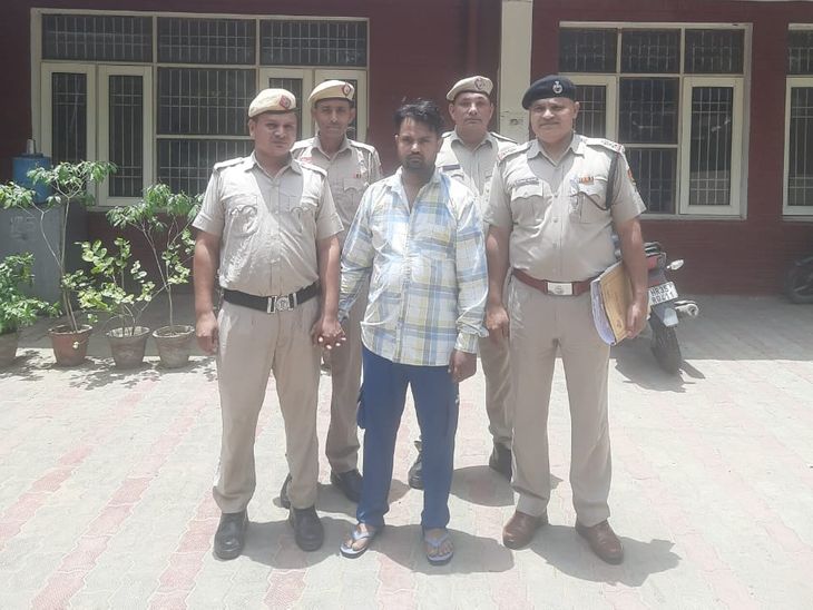 रेवाड़ी में 6 साल से फरार ठग दबोचा:पॉलिसी के नाम पर ठगे 8 लाख, दिल्ली का रहने वाला, साथी पहले से गिरफ्तार- INA NEWS