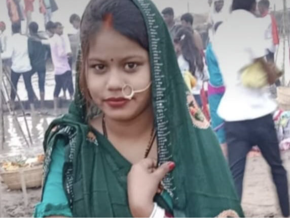 5 साल पहले लव मैरिज, अब महिला की संदिग्ध मौत:  मायका पक्ष बोला- बुलेट बाइक मांगते थे, नहीं दिया तो मार डाला; गले पर मिला काला निशान – Bhojpur News