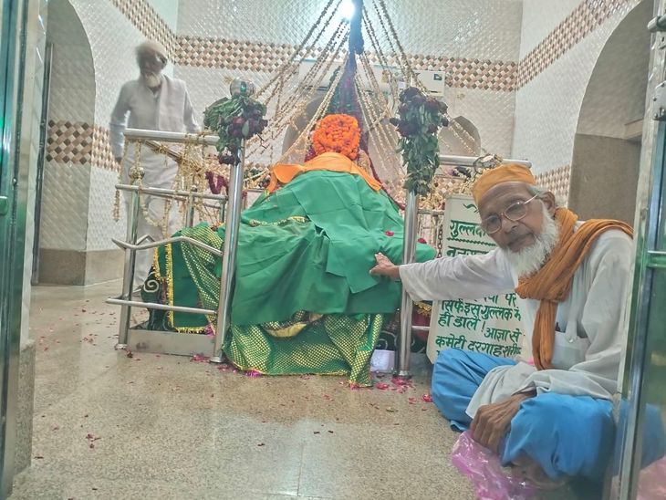 Three-day Urs at the Dargah of Sandal Shah in Jasrana | जसराना में संदल ...