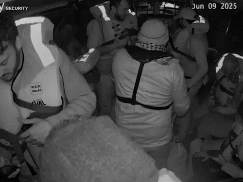 Israel seizes Greta Thunberg’s ship | इजराइल ने ग्रेटा थनबर्ग के जहाज को कब्जे में लिया: 5 बोट ने समंदर में घेरा, सभी कार्यकर्ता हिरासत में; इजराइल लेकर जा रहे