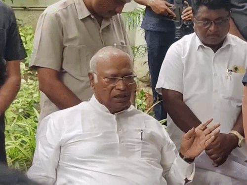 खड़गे बोले- मोदी ने 11 साल में 33 गलतियां की:मैंने अब तक ऐसा PM नहीं देखा, वोट के लिए गरीबों-युवाओं को मूर्ख बनाते हैं- INA NEWS