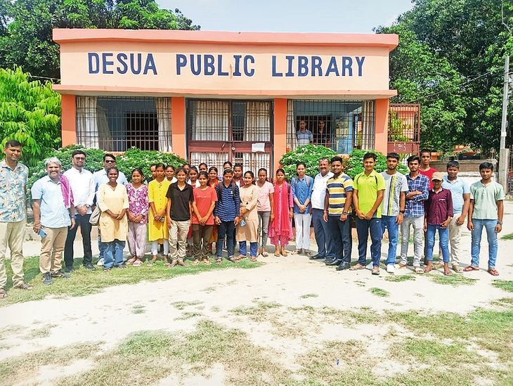 Visit to Desua Public Library, announcement of scholarship