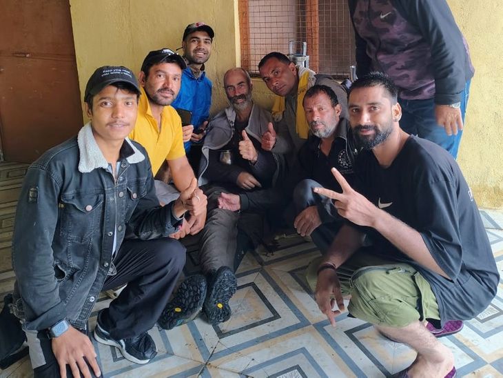 Israeli Tourist Missing 7 Days Found Alive Dharamsala News Update | धर्मशाला में 7 दिन से लापता इजरायली टूरिस्ट मिला: ग्रामीणों ने थाथरी की पहाड़ियों में देखा, हालत गंभीर, इजरायली दूतावास को रिपोर्ट भेजी – Dharamshala News