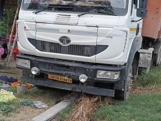 Uncontrolled truck broke the electricity pole