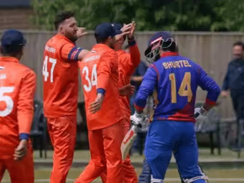 तीन सुपर ओवर! क्या हुआ नीदरलैंड्स-नेपाल क्रिकेट मैच में? क्रिकेट Netherlands Wins Triple Super Over news image