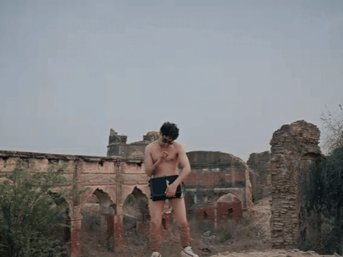 कैंबी का न्यूड वीडियो: क्या बॉलीवुड में छाएगा विवाद? बॉलीवुड Punjabi Singer Releases Nude Video Clip news image