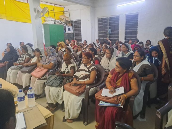 Meeting of health workers at Rudauli CHC