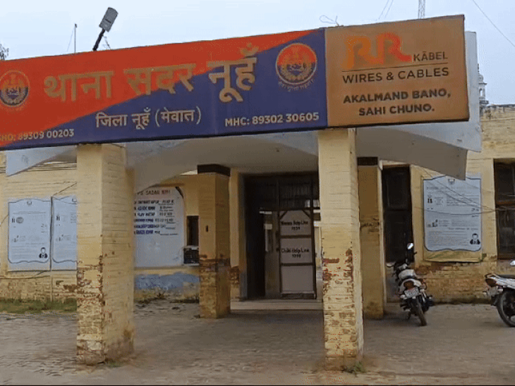 नूंह में 12 बच्चों के पिता को कार ने घसीटा:तेज रफ्तार गाड़ी ने मारी टक्कर, बाइक से जा रहा था, सफदरजंग अस्पताल में भर्ती- INA NEWS