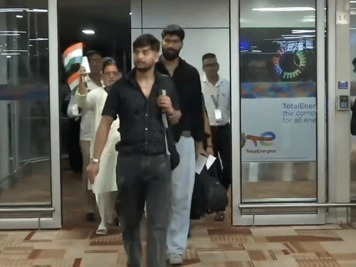 Operation Sindhu- 290 more citizens reached India from Iran | ऑपरेशन सिंधु- ईरान से 290 और नागरिक भारत पहुंचे: अब तक 1,117 भारतीय स्वदेश लौटे; प्लेन से उतरते ही वन्दे मातरम के नारे लगाए