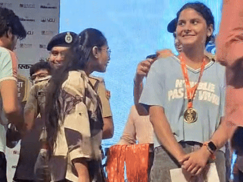 दैनिक भास्कर करियर और लाइफ पर मोटिवेशनल गाइडेंस:  पुलिस अफसरों ने स्टूडेंट्स से कहा- खुद से करें मुकाबला, बाहर की परिस्थितियां रोक नहीं सकतीं – Jaipur News