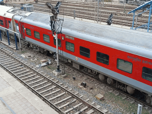 अगले महीने में जोधपुर-दिल्ली की 8 ट्रेनें रद्द:दिल्ली सराय रोहिल्ला स्टेशन पर 20 से 28 जुलाई तक चलेगा इलेक्ट्रिक इंटरलॉकिंग का काम- INA NEWS