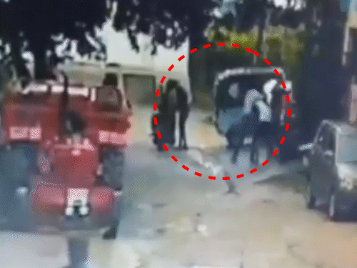 A woman was molested in Bengaluru, the accused were drunk | बेंगलुरु में युवती से छेड़छाड़, नशे में थे आरोपी: गालियां दी, गलत तरीके से छुआ; पुलिस ने एक शख्स को अरेस्ट किया