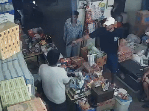 जींद में फिरौती मांगने वाला दिल्ली से गिरफ्तार:दुकानदार के पेट में मारी थी गोली, ढाई लाख रुपए भी लूट ले गए थे- INA NEWS