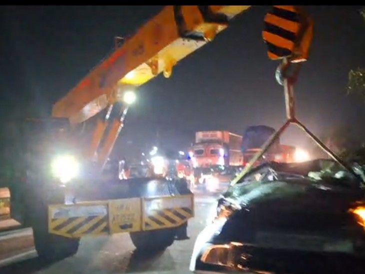 Car overturned in a canal in Meerut