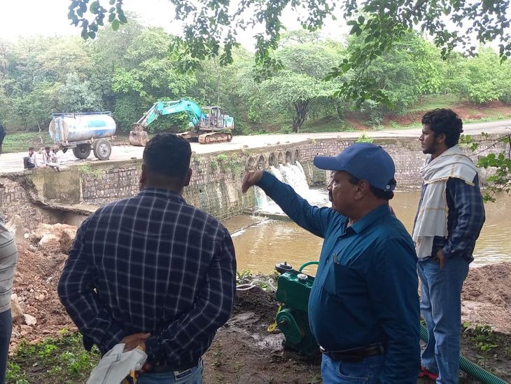 Part of the bridge of Padali river broke in the rain