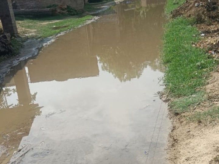 Waterlogging on the main road of Purai village | पुराय गांव के मुख्य ...