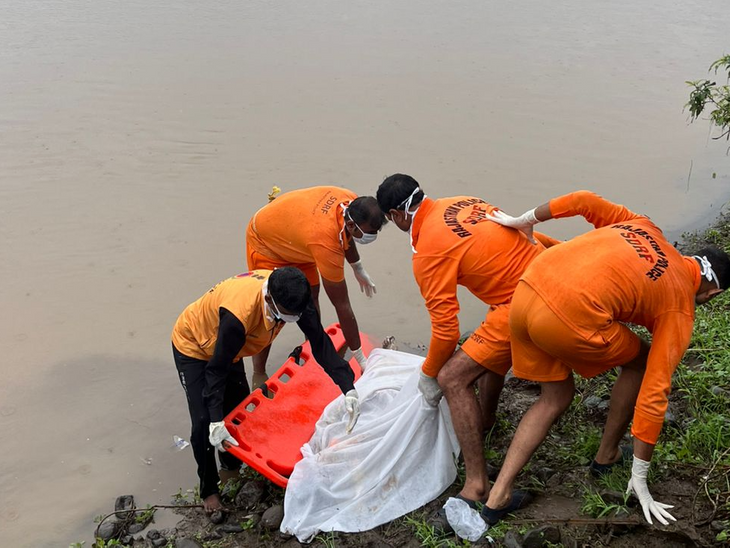The body of the youth who was swept away in the river was found after ...