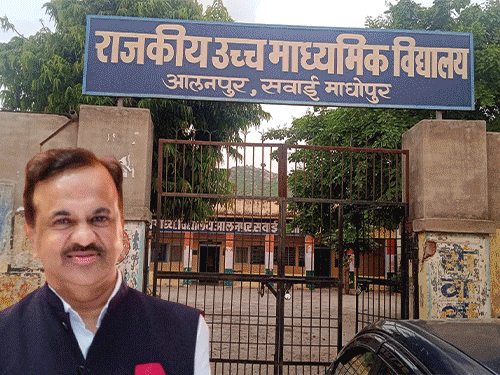 Rajesh Meena used to write IAS with his name since class 8 | 8वीं-क्लास में नाम के साथ IAS लिखते थे राजेश मीणा: महाराष्ट्र के मुख्य सचिव बने, सवाईमाधोपुर आकर दोस्तों के साथ खेलते हैं क्रिकेट – Rajasthan News