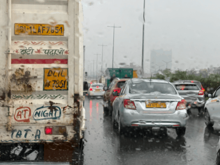 गुरुग्राम में ट्रैफिक पुलिस का मानसून प्लान:MNC कंपनियों के ड्यूटी टाइम में होगा बदलाव, हेल्पलाइन नंबर जारी, साइबर पार्क में होगा ट्रैफिक सर्वे- INA NEWS