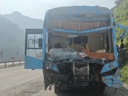 अमरनाथ यात्रा- चंदरकोट में काफिले की बसें टकराईं, 36 घायल:पहलगाम रूट पर हादसा, बस के ब्रेक फेल हुए थे; अबतक 30 हजार दर्शन कर चुके- INA NEWS