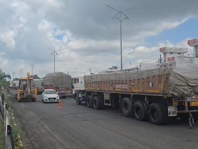 Trouble due to road repair on NH-28 in Kushinagar