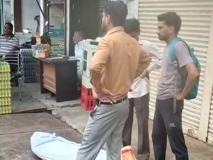 मेरठ में बस में बैठे-बैठे बुजुर्ग की मौत:दिल्ली से बेटे को बिना बताए निकले, भैंसाली बस अड्डे पर बस रुकने पर कंडक्टर ने देखा तो मिली लाश- INA NEWS