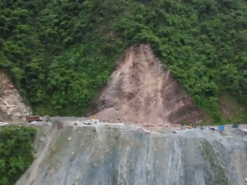 दिल्ली-NCR की सड़कों पर बाढ़, PHOTOS:गाड़ियां तैर रहीं, लोग डूबे, घरों में पानी घुसा; रुद्रप्रयाग में पहाड़ टूटा, चारधाम यात्रा रुकी- INA NEWS