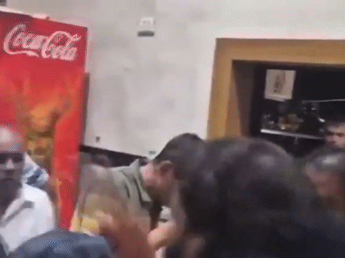 Mumbai canteen dispute- Food department canceled the license | मुंबई कैंटीन विवाद- फूड डिपार्टमेंट ने लाइसेंस रद्द किया: पनीर-दाल के सैंपल लिए; खराब खाना देने पर विधायक ने कर्मचारी को पीटा था