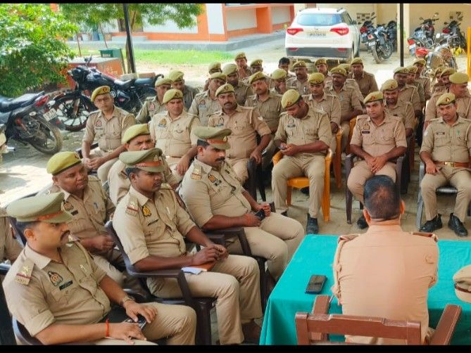 Meeting of police chief in Mohammadabad police station