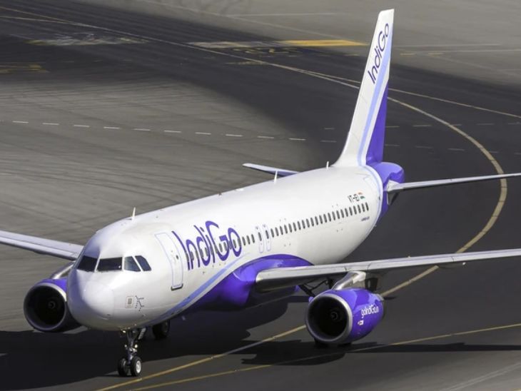 Delhi-Goa flight makes emergency landing in Mumbai | इंडिगो फ्लाइट की मुंबई में इमरजेंसी लैंडिंग, इंजन फेल हुआ: विमान 17 मिनट हवा में रहा, दिल्ली से गोवा जा रहा था