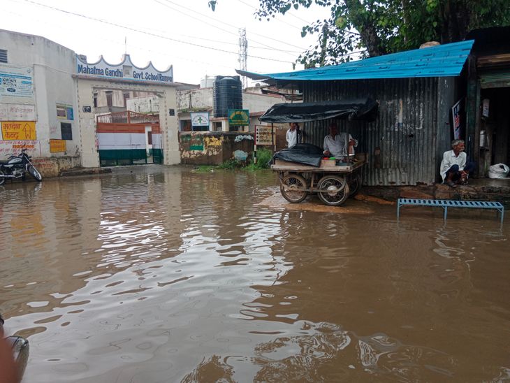 Waterlogging due to one hour of torrential rain in Bansur
