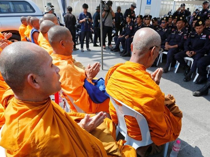 Bangkok Monks Sex Scandal Update; Photos Videos | Thailand Buddhist | थाईलैंड में बौद्ध भिक्षुओं का सेक्स स्कैंडल उजागर: महिला ने ₹100 करोड़ ठगे, मोबाइल में 80 हजार अश्लील फोटो-वीडियो मिले