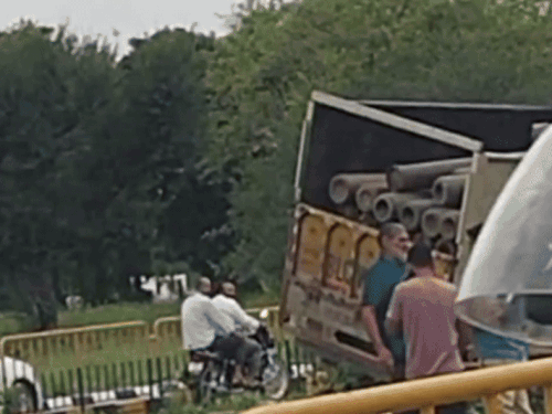 A truck loaded with oxygen cylinders collided with a Scorpio