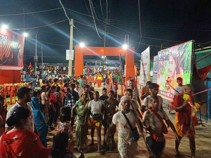 Crowd of Kanwariyas on the second Monday of Sawan