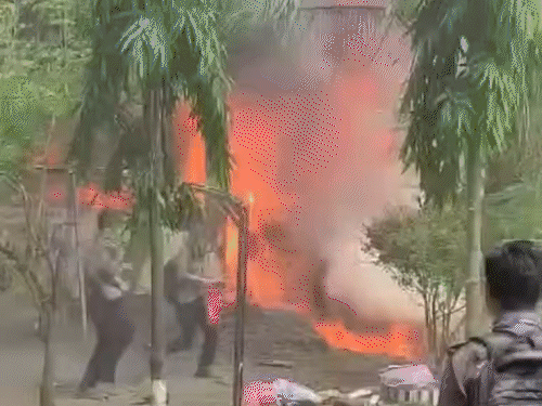 Bangladesh Plane Crash; Air Force Fighter Jet Tragedy Video Update | Dhaka News | बांग्लादेश एयरफोर्स का विमान ढाका में स्कूल पर गिरा: 16 छात्र, 2 शिक्षक और पायलट की मौत, 171 घायल; 25 छात्रों की हालत गंभीर