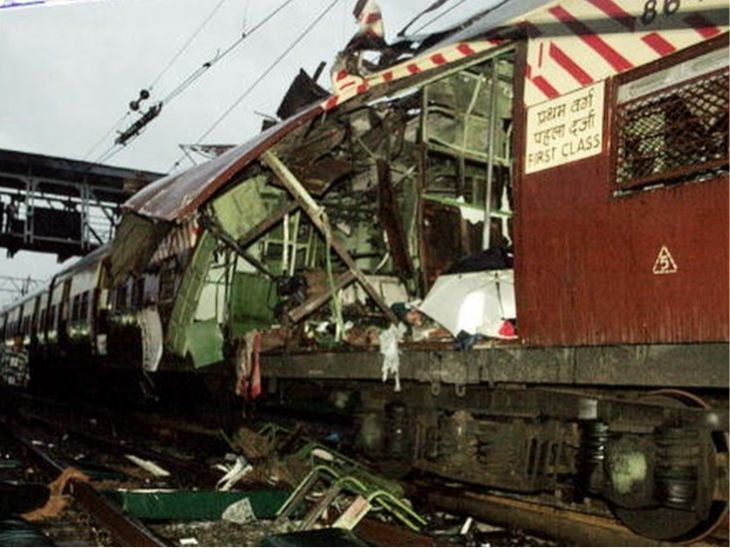 Mumbai Train Blast Case Update | Bombay High Court Decision | मुंबई ट्रेन धमाका केस- सभी 12 आरोपी बरी: हाईकोर्ट बोला- प्रॉसिक्यूशन सजा दिलाने में नाकाम रहा; 2006 की घटना में 180 लोग मारे गए थे