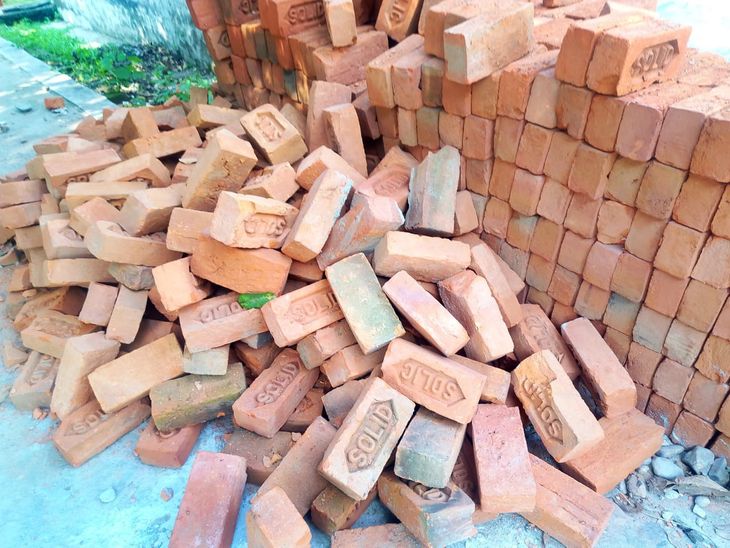 Use of substandard material in the construction of boundary wall of ...