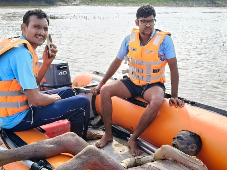 A young man drowned while taking out a buffalo from the river