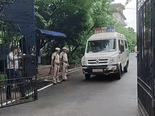 Threat to bomb Jaipur Airport and CMO. | जयपुर में सीएम ऑफिस-एयरपोर्ट को उड़ाने की धमकी: इंटरनेशनल एयरपोर्ट को मेल किया, लिखा- एक-दो घंटे में दोनों जगह धमाके होंगे – Rajasthan News