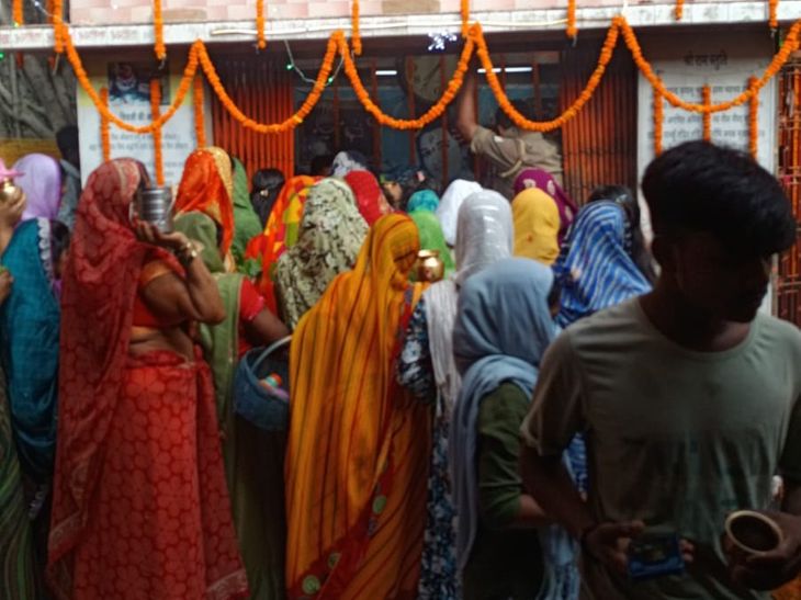 Crowd of devotees at Baba Balkhandi Nath temple